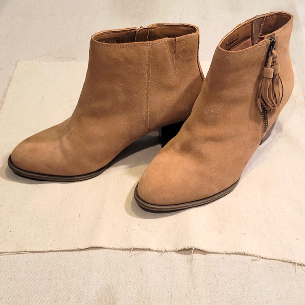 P E R F E C T  Suede Vionic Booties Sz 10